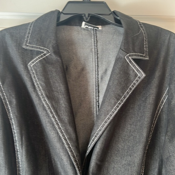 Women’s Vintage Dark Denim Blazer with Metal Buttons and White Seaming - Picture 3 of 4